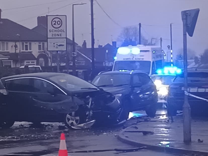 Woodgreen Junior School Pupils Taken to Safe Area Following Multi‑Car Collision