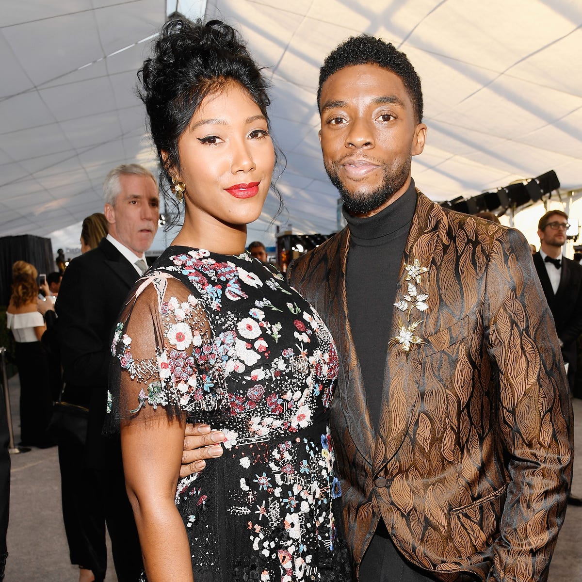 chadwick-boseman-and-simone-1548702001.jpg (320 KB)