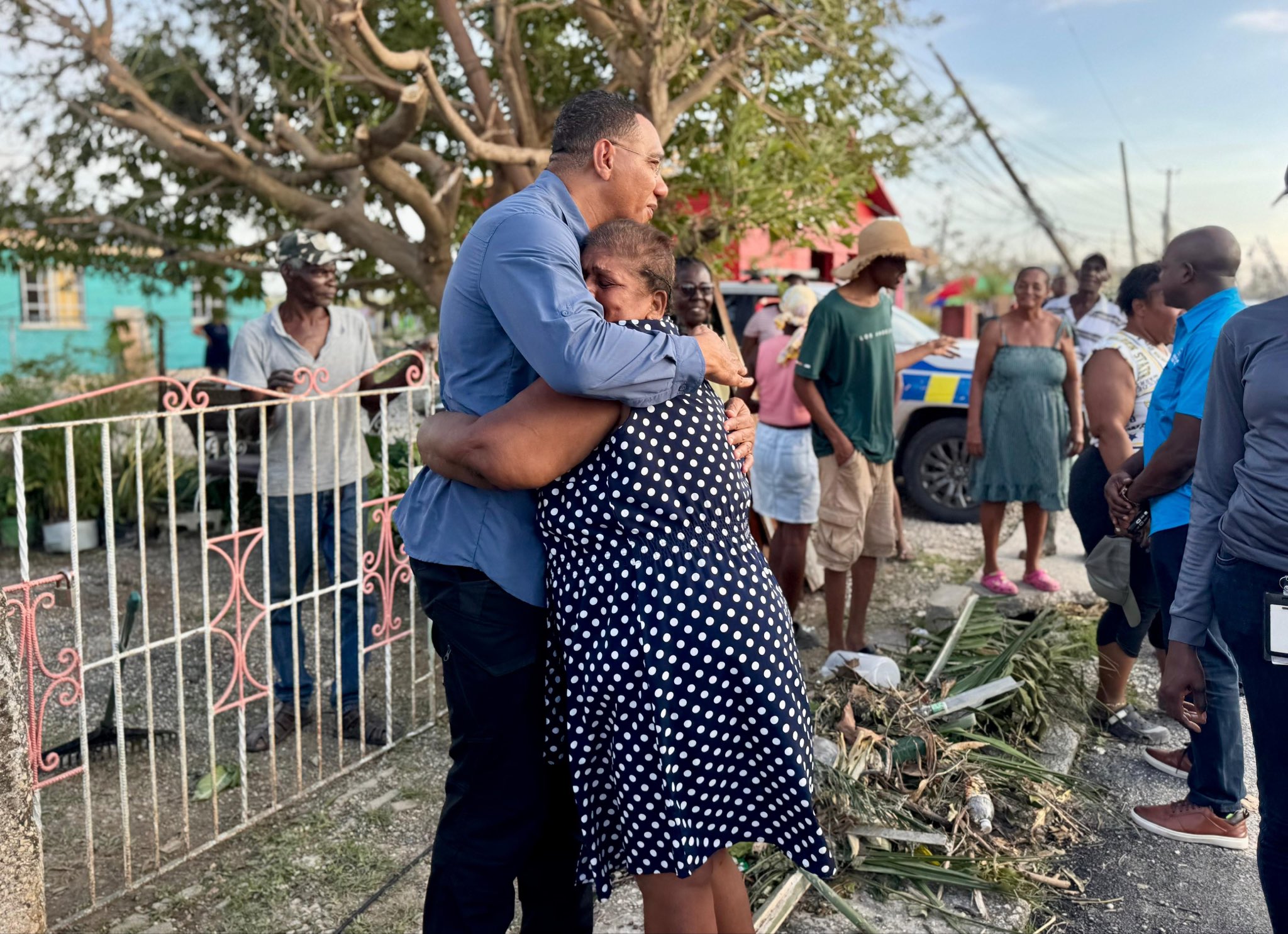 G4jPtHlWAAEbAJe.jpeg (524 KB)